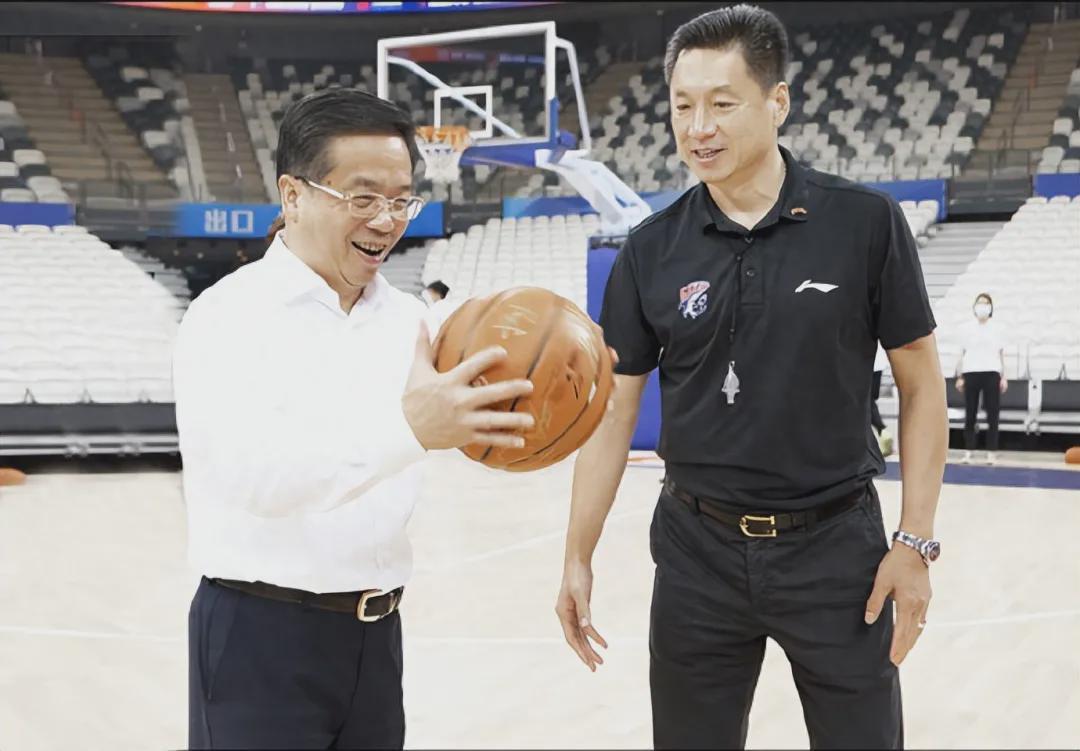 打进四强的幕后功臣！李春江已经离开山西男篮，定居东莞